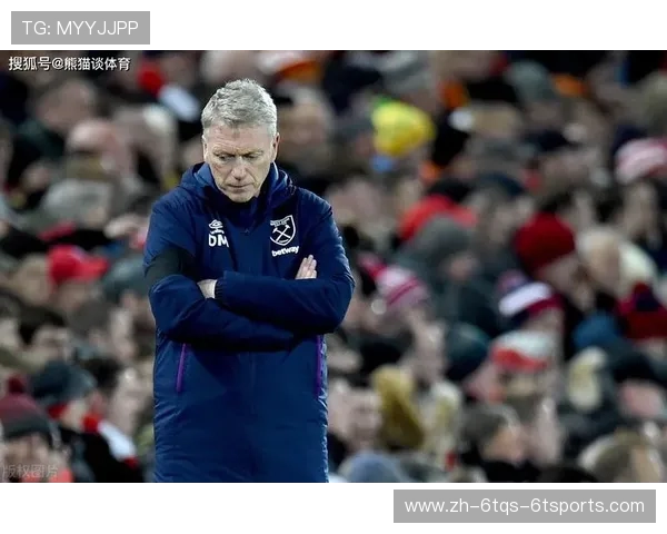 英超赛场下雨天教练打伞场景合集